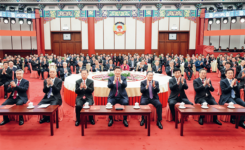 2023年12月29日,全国政协在北京举行新年茶话会。党和国家领导人习近平、李强、赵乐际、王沪宁、蔡奇、丁薛祥、李希、韩正出席茶话会并观看演出。 新华社记者 鞠鹏/摄